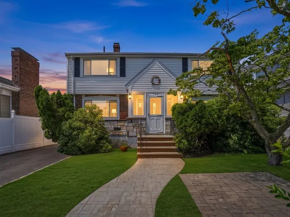 126 Brookfield Rd, Winthrop, MA 02152