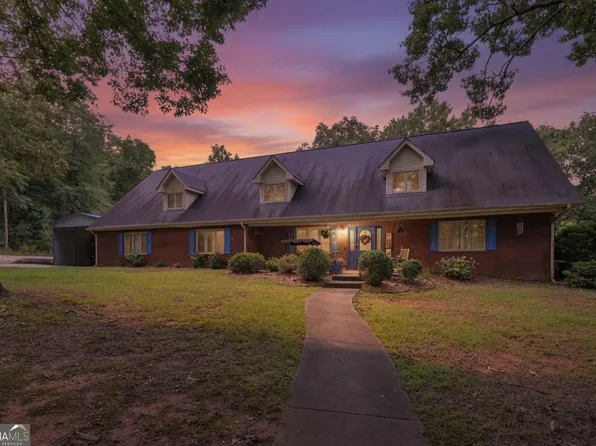 205 High Point Forest Dr, Covington, GA 30016