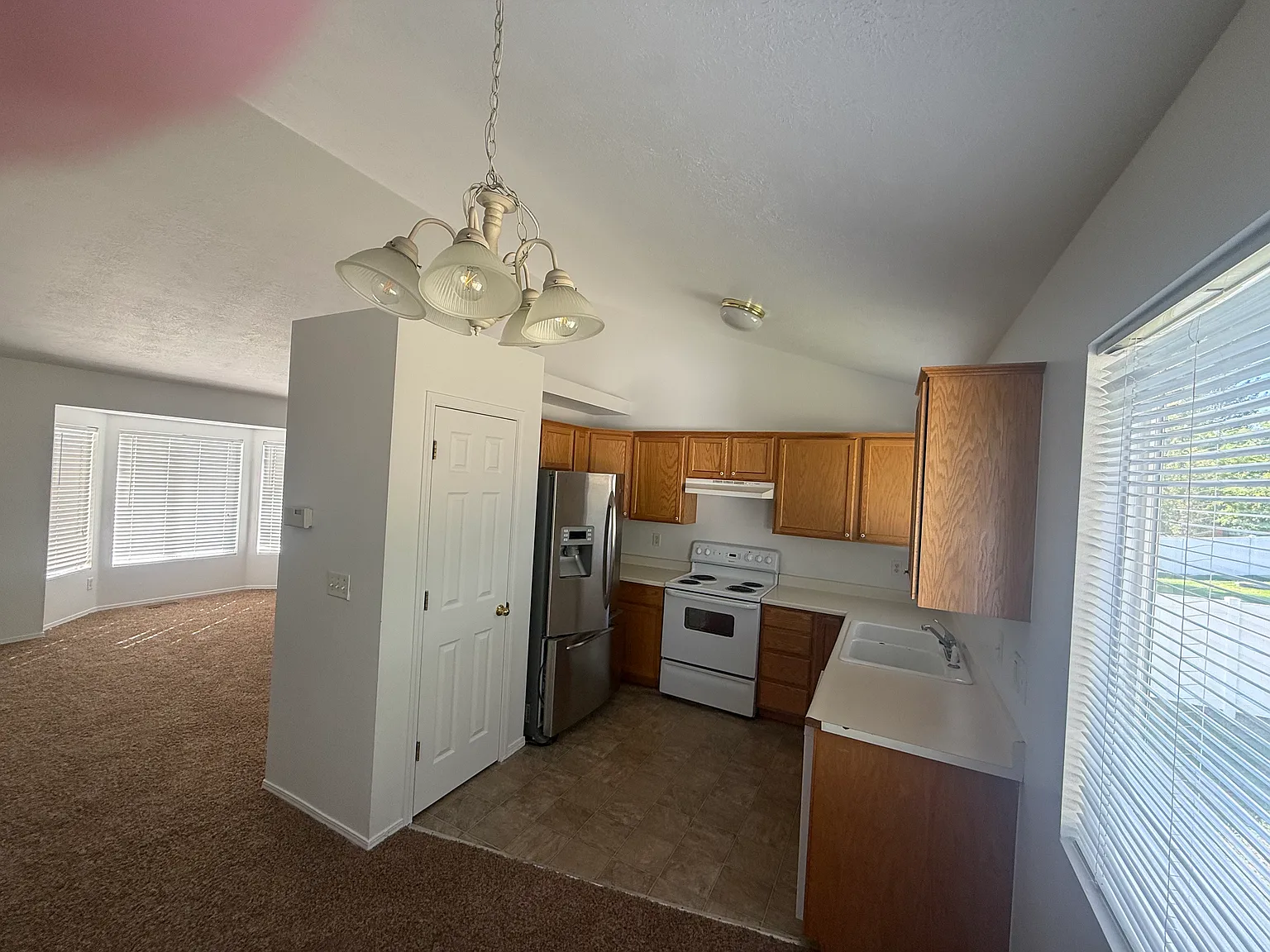 4 bed, 1620 sqft, $2,400 — Photo 3
