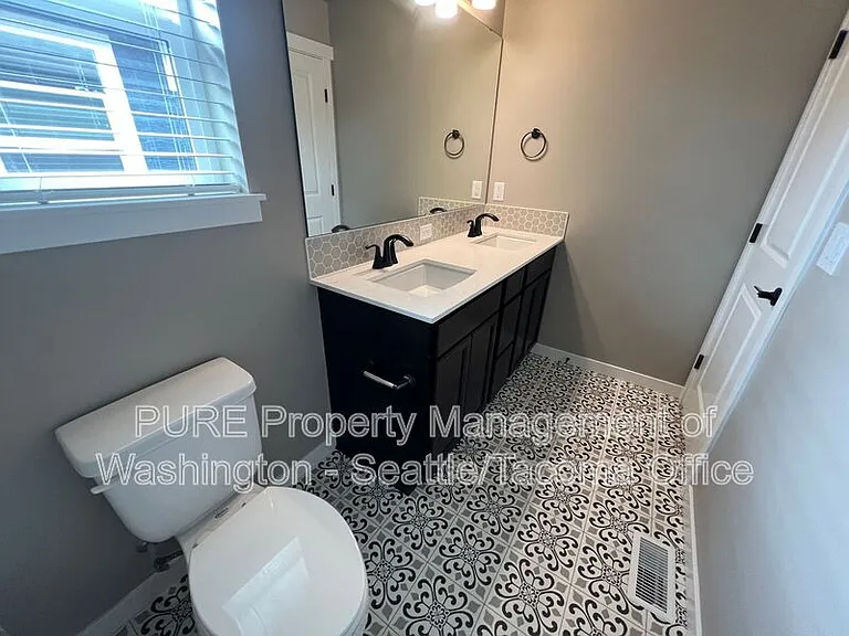 910 Burwood St SE — Photo 21