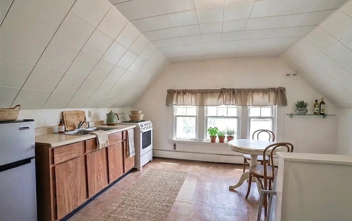 1811 Weston Avenue - 3 — Photo 2