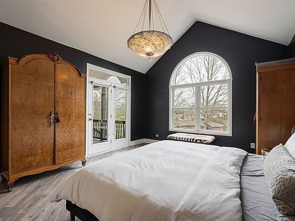 32nd image of 442 Lakeview Cir