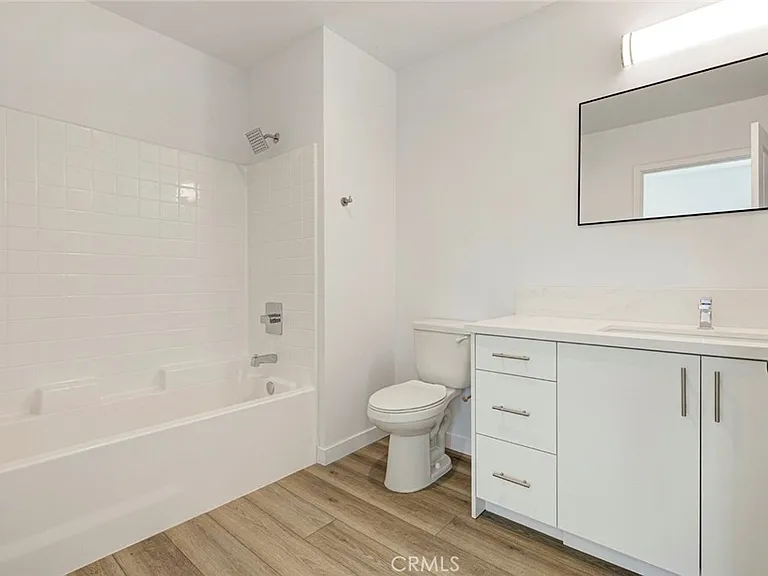 14810 Delano St #403 — Photo 5