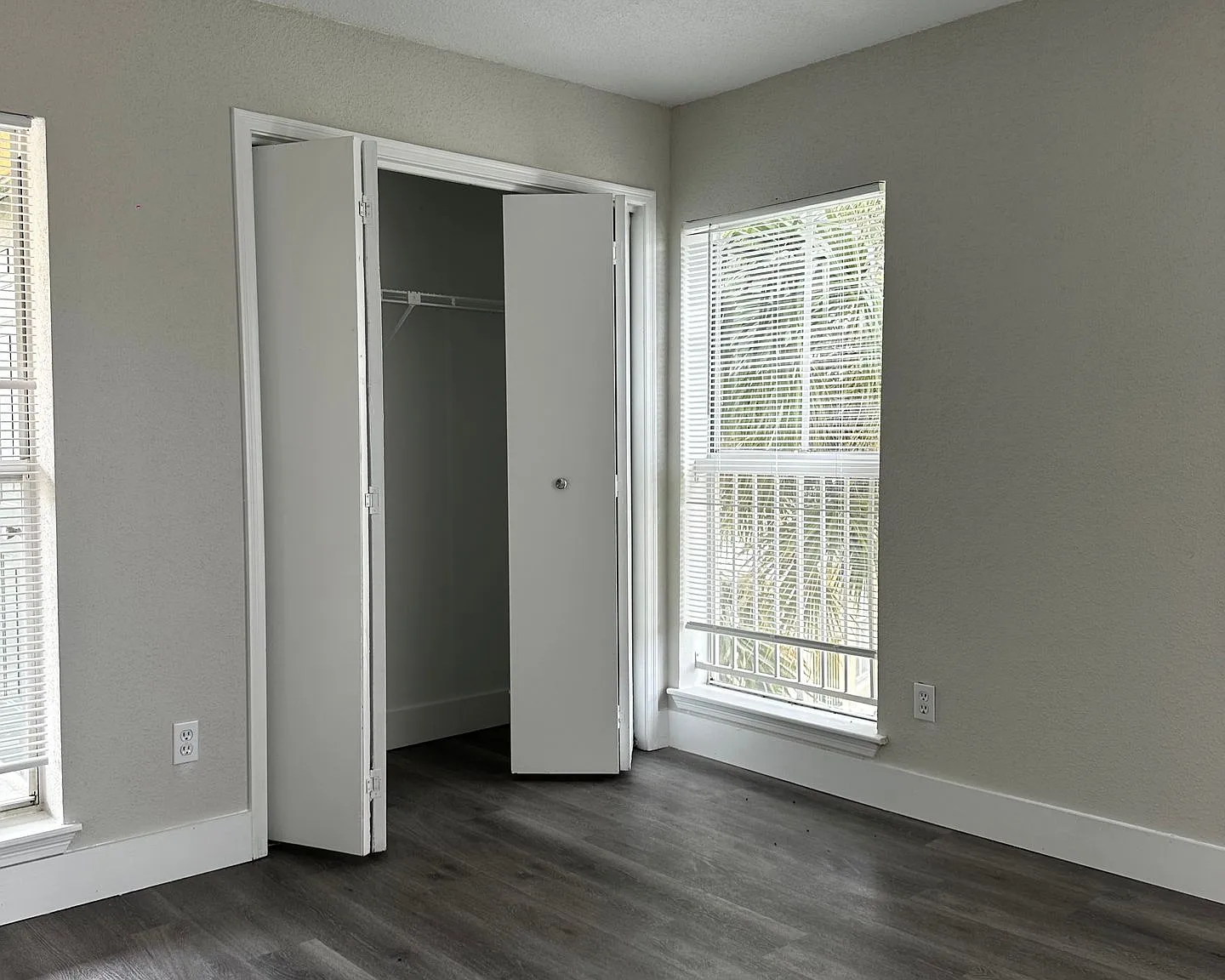 Spacious 2BR Condo in Prime Coral Springs Location — Photo 4