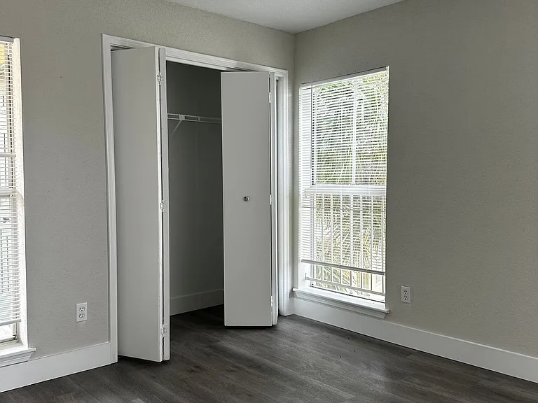 833 Riverside Dr #831 — Photo 4