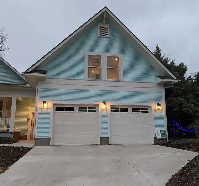 Apt above garage.