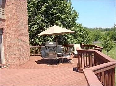 4th image of 708 Magnolia Ct