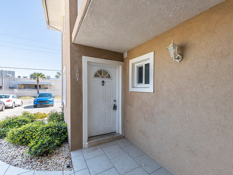 2525 N Oleander Ave #203 — Photo 15