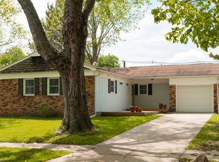 1005 Hollycrest Dr, Champaign, IL