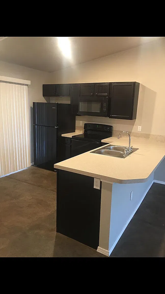 2 bed, 930 sqft, $930 — Photo 3