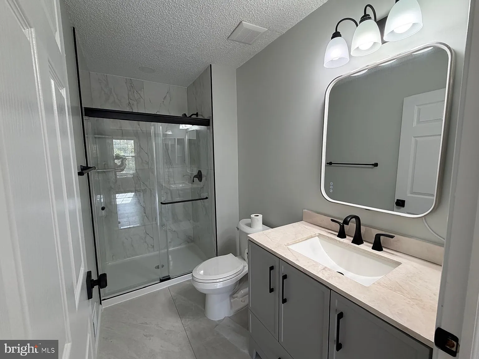 2 bed, 2.0 bath, 1181 sqft, $2,100 — Photo 2