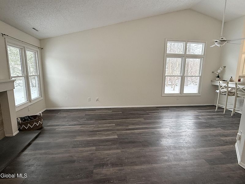 3rd image of 8 Schuyler Court