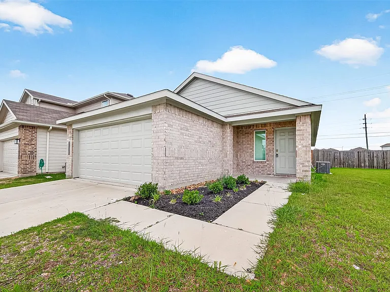 1710 Legacy Hills Dr — Photo 1