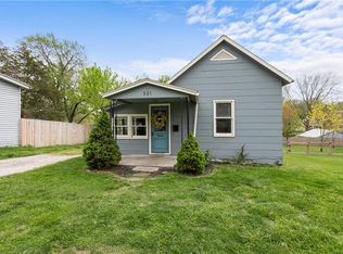 521 W Liberty Dr, Liberty, MO 64068