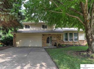 21265 Edgevale Cir, Elkhorn, NE 68022