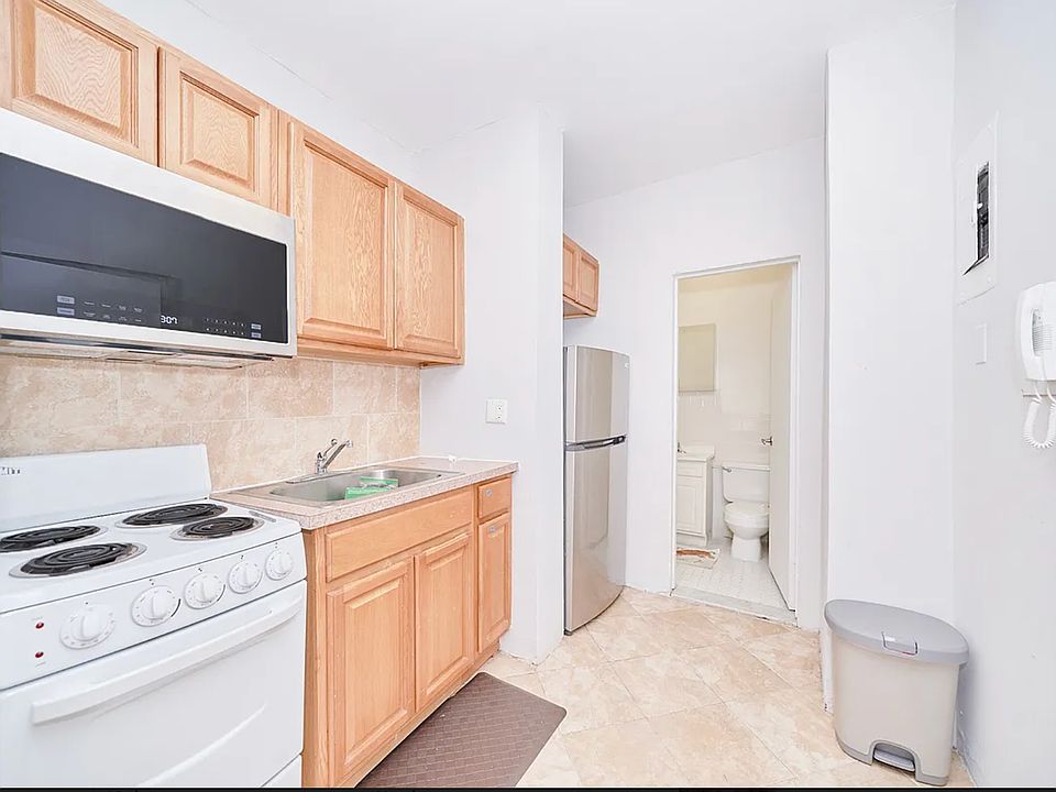 2nd image of 331 W 43rd St APT 2B