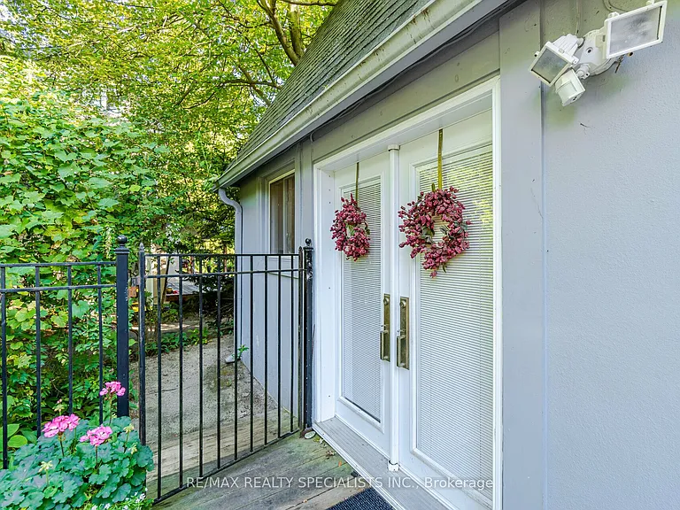 1233 Mississauga Rd — Photo 4