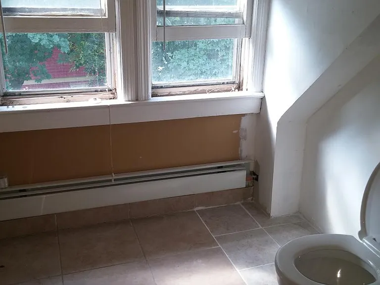 Willow Ave — Photo 15