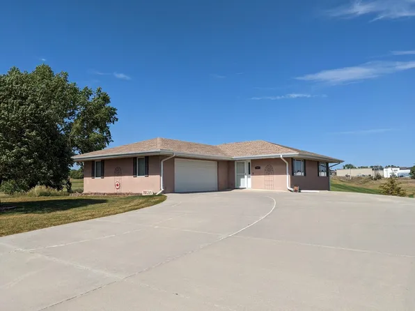 1 Wedgewood Dr, McCook, NE 69001