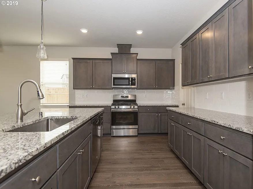 4 bed, 3.5 bath, 3180 sqft, $3,950 — Photo 4