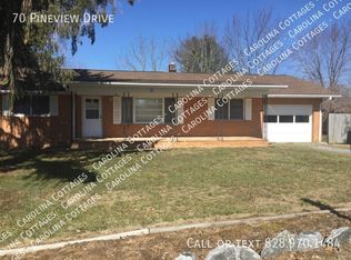 70 Pine View Dr, Horse Shoe, NC 28742
