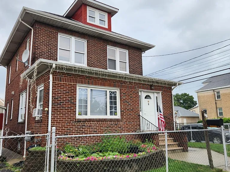13 Daniel St #B — Photo 12