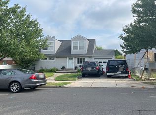 3 Fairview Ave, Secaucus, NJ 07094