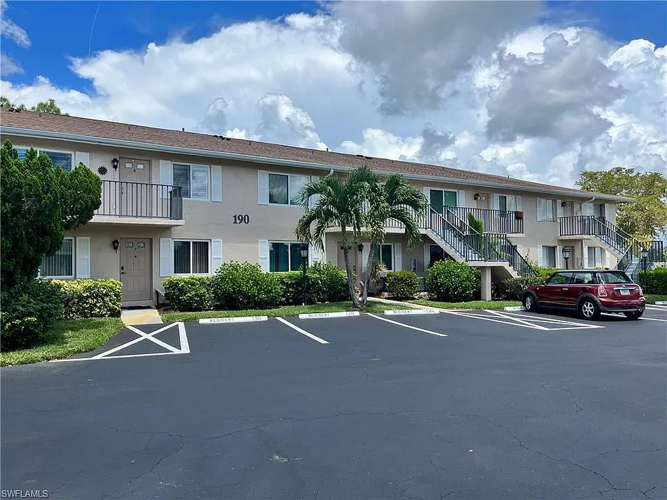 190 Palm Dr #1
