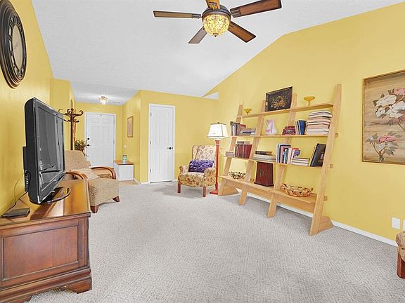 4th image of 236 Lakewood Dr
