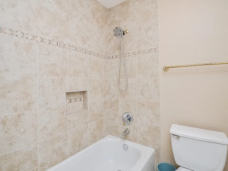 5835 Stratford Gardens Dr — Photo 20