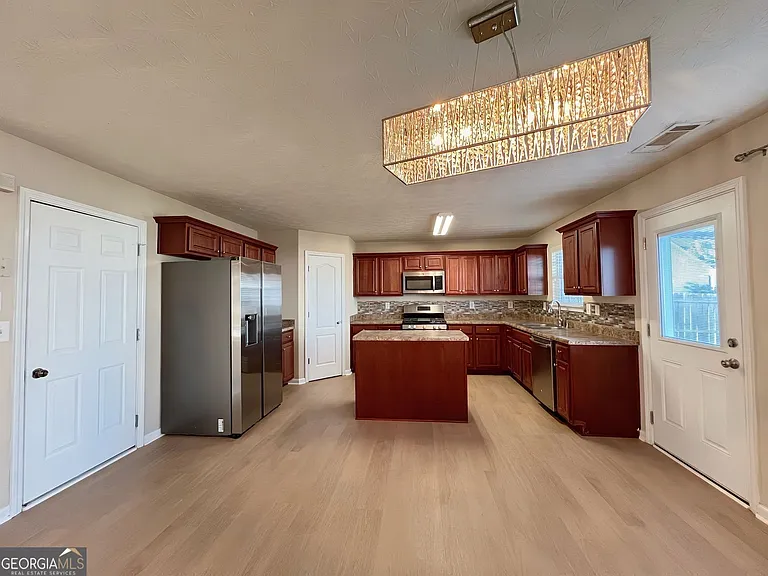 2751 Spence Ct — Photo 14