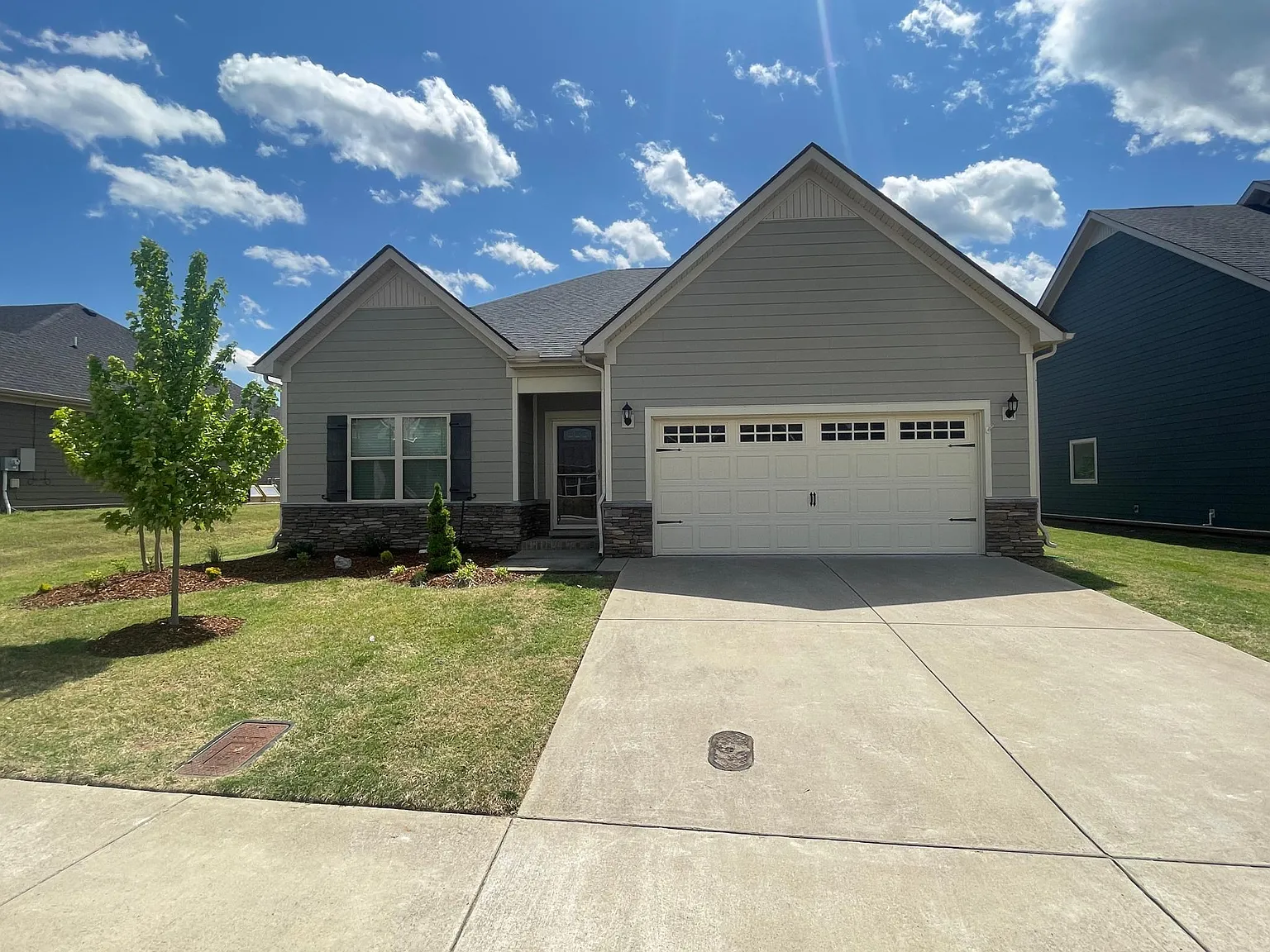 3 bed, 1624 sqft, $2,550 — Photo 1
