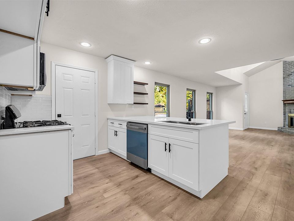 1st image of 35 E Bigelow Oak Ct