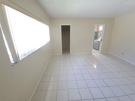 5th image of 831 SW 49th Ter