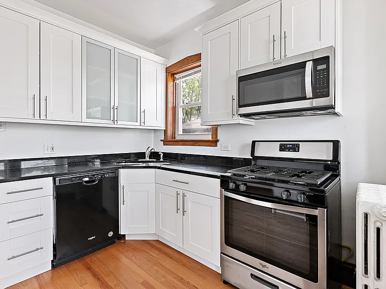 3936 N Marshfield Ave #3 — Photo 1