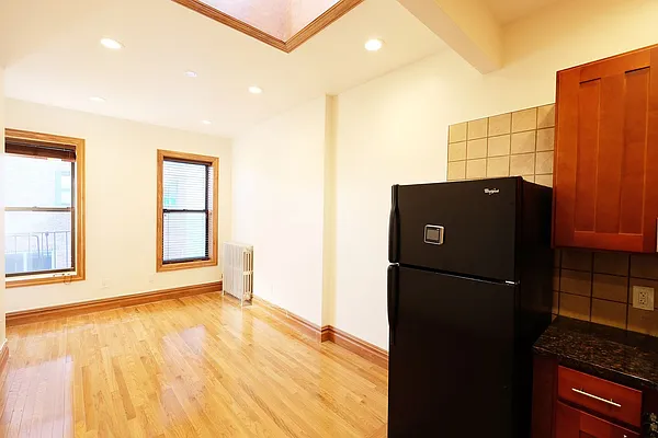 Rented by SBJ Brokerage, LLC | media 17