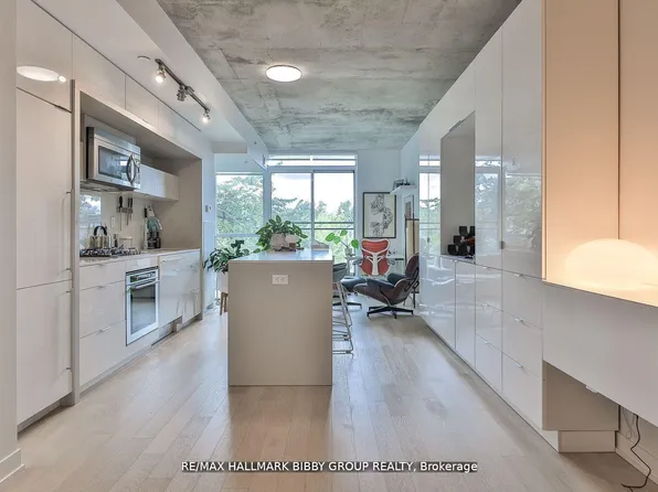 130 Rusholme Rd #309, Toronto, ON M6H 2Y7