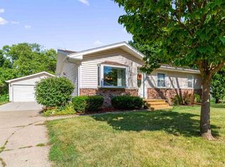 3709 Knoll Ridge Dr, Cedar Falls, IA 50613