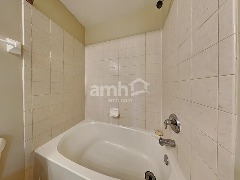 320 Hennepin Dr — Photo 16