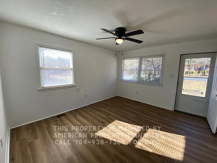 2 bed, 1.0 bath, 875 sqft, $1,225 — Photo 3