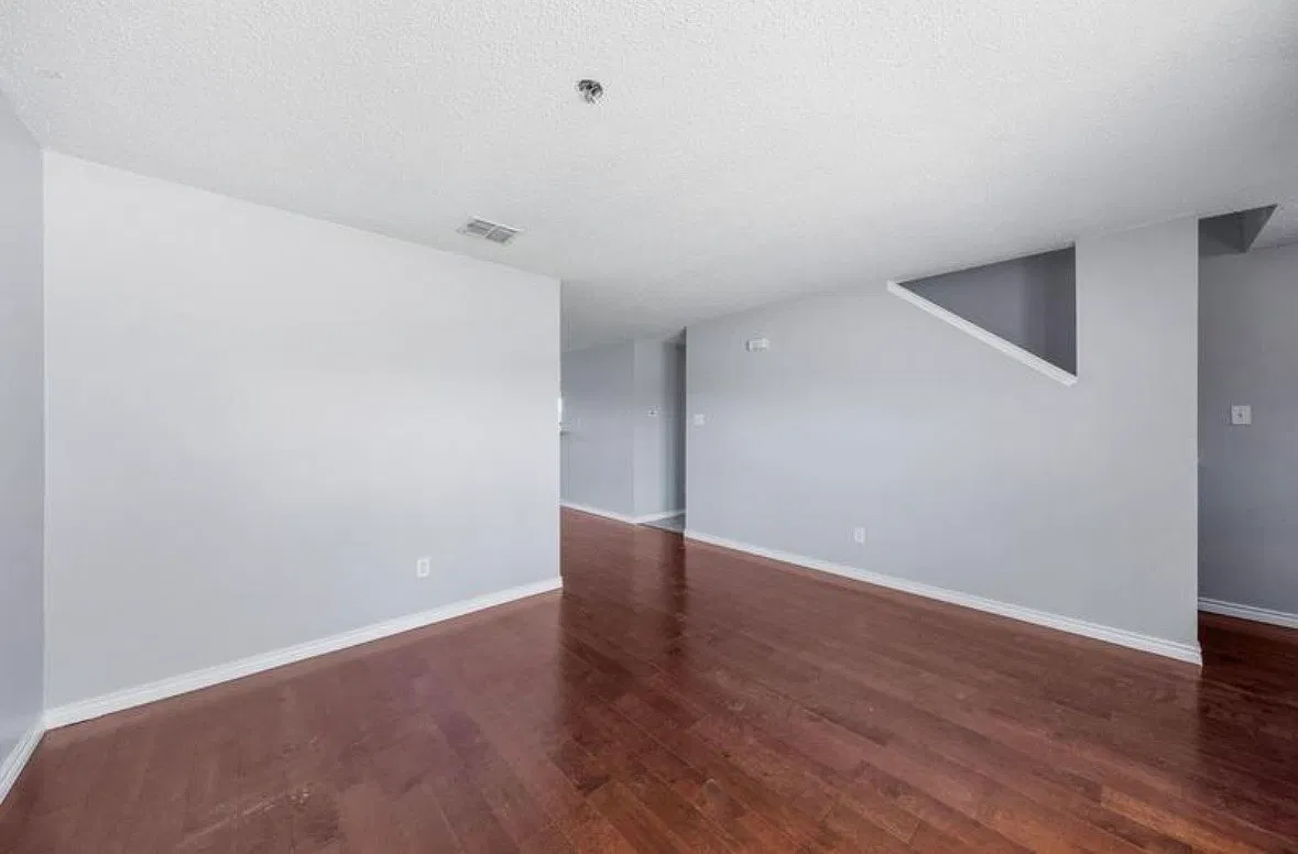 4 bed, 2.5 bath, 2603 sqft, $2,600 — Photo 4