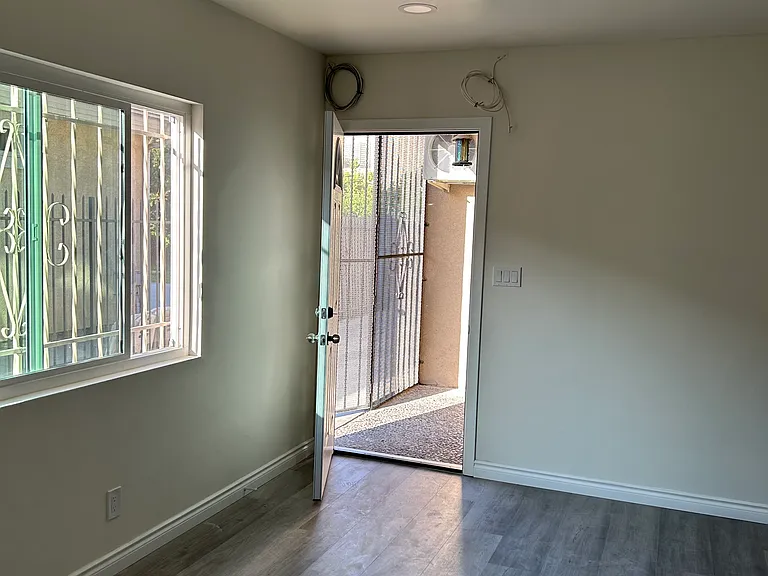 212 N Baltimore Ave #B — Photo 4