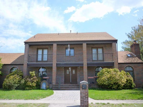 mother daughter homes for sale in paramus nj