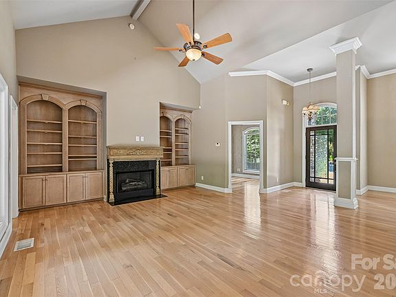 5th image of 304 Catawba Crest Ln