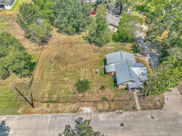 704 W West St, Livingston, TX 77351