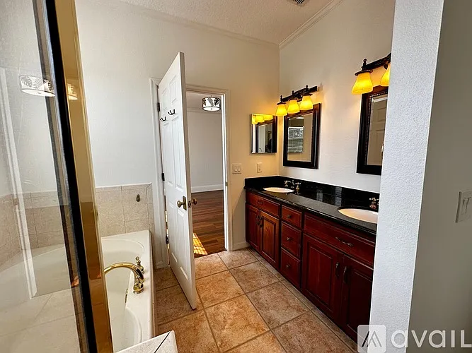 407 Iris St — Photo 68