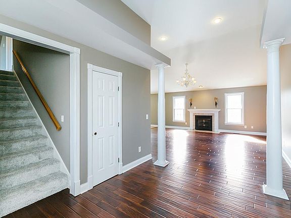 3rd image of 204 Savanna Dr