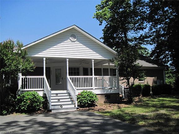 2nd image of 2005 Richardson Dr