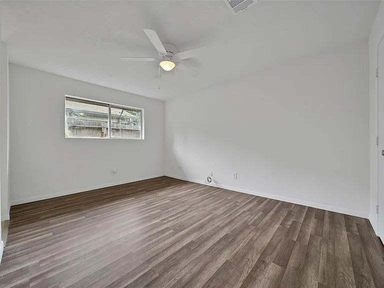 10006 Neuens Rd #1 — Photo 12