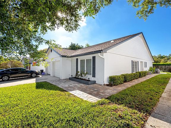 3rd image of 2844 Whitehall Dr